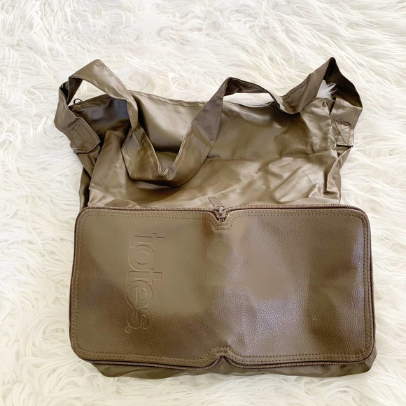 TOTES Foldable PVC Bag - Picture 6 of 8